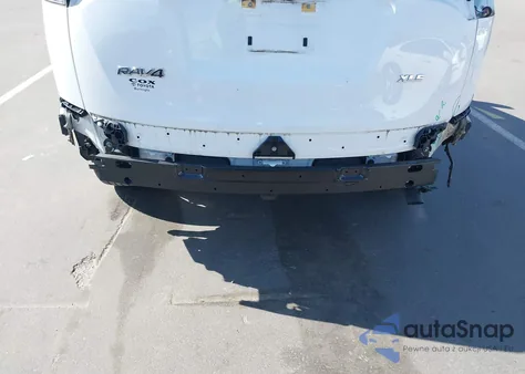 2018 Toyota Rav4 Xle из США, поврежденный, VIN JTMWFREVXJJ745531